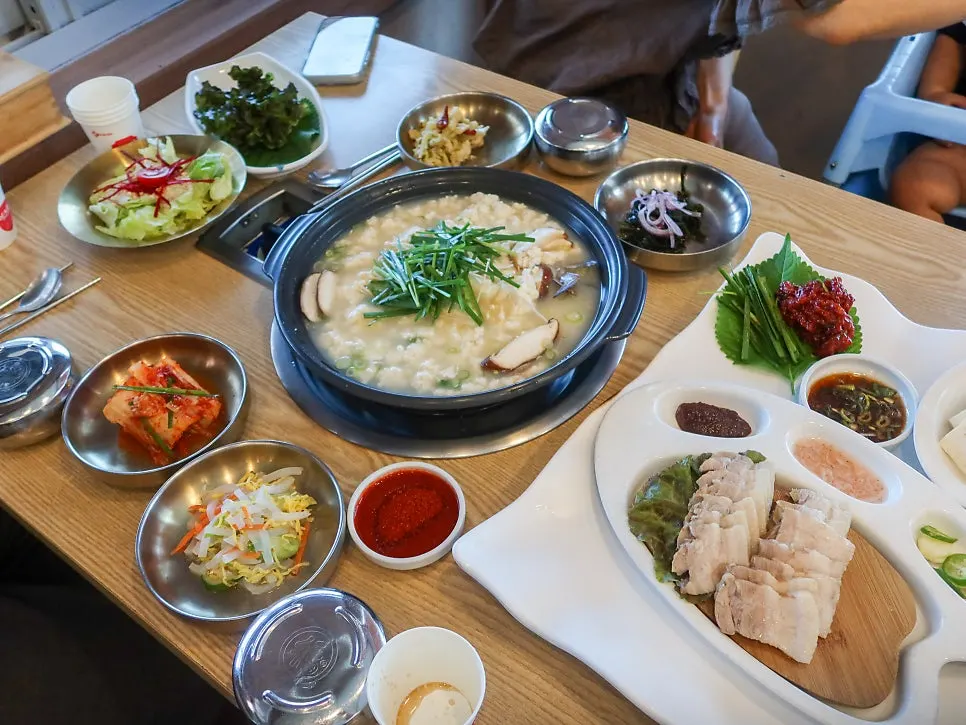 Full spread of the Chodang Myeongpum table for 3