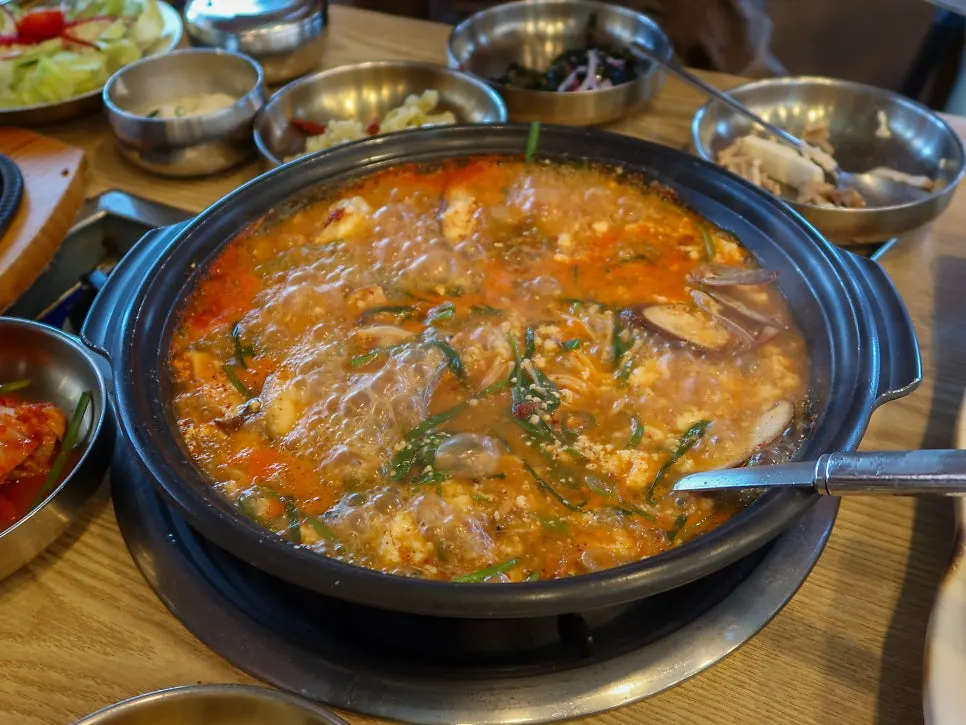 Sundubu jjigae simmered again with spicy seasoning added