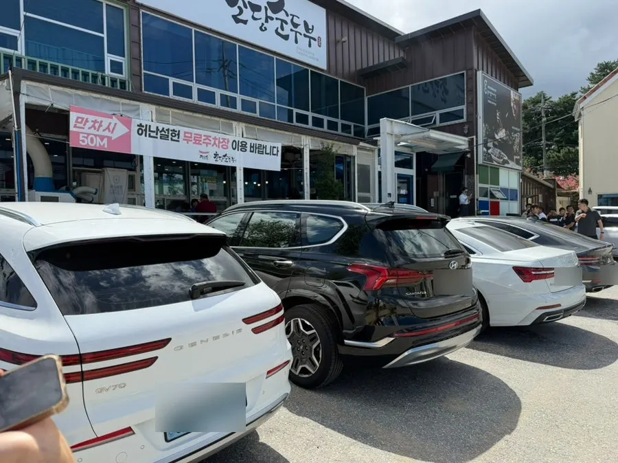 오전 일찍 방문한 매장 입구 모습