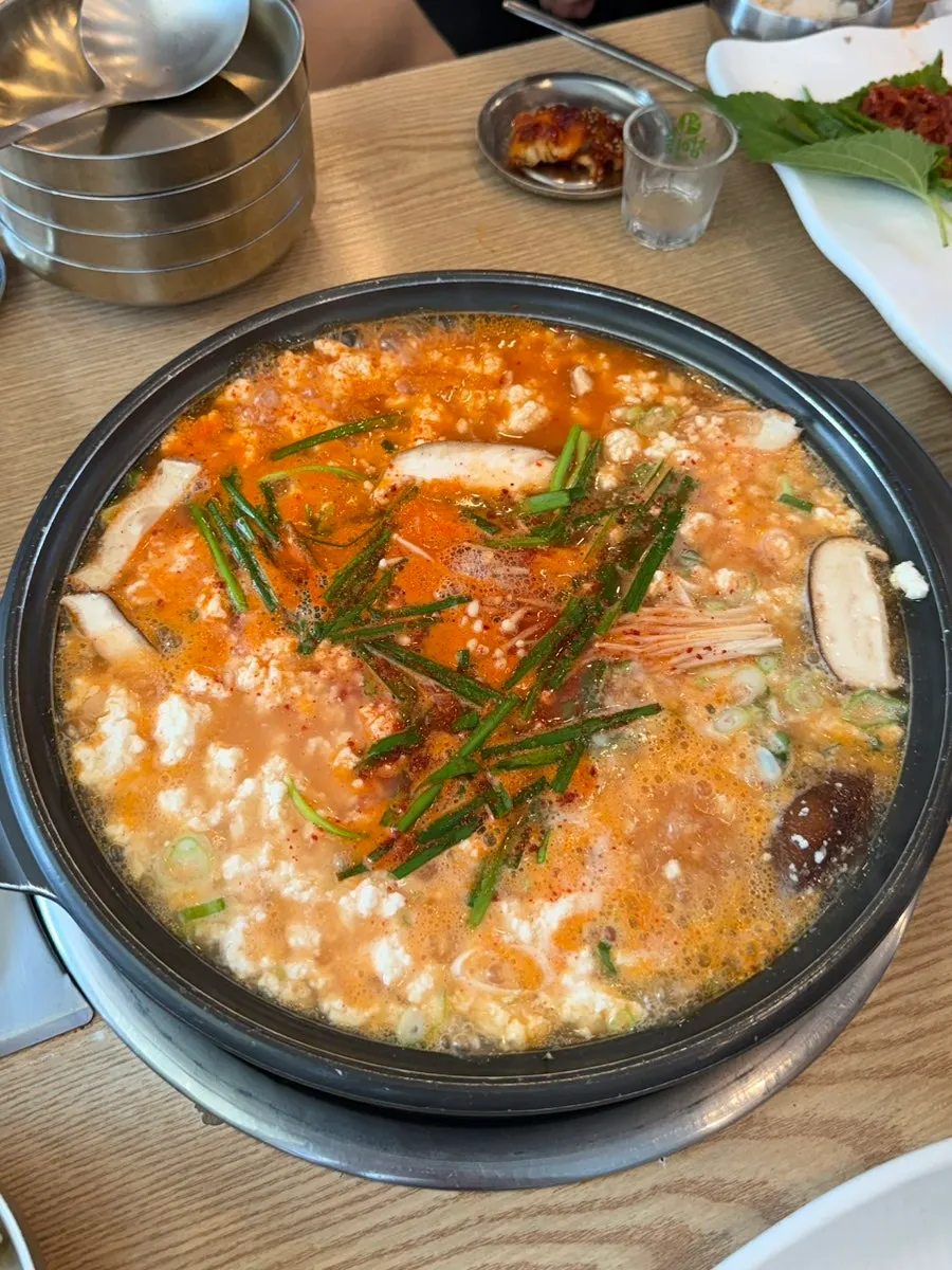 국물이 붉어진 순두부전골