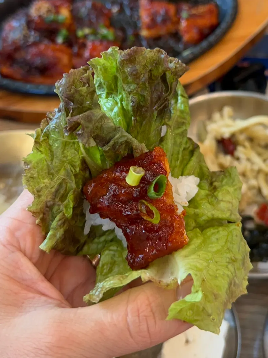 밥 위에 올린 코다리살
