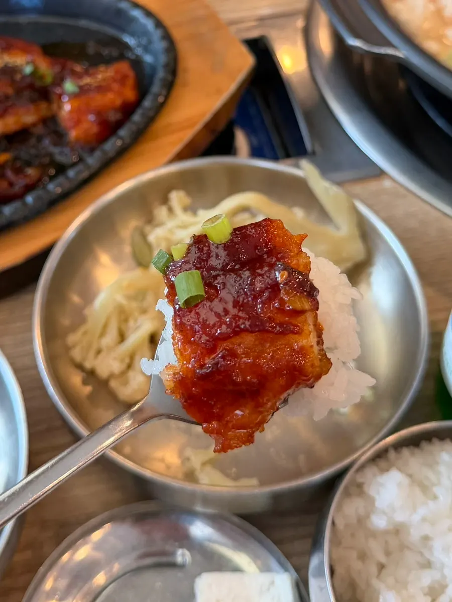 순두부전골과 코다리를 번갈아 먹는 상차림