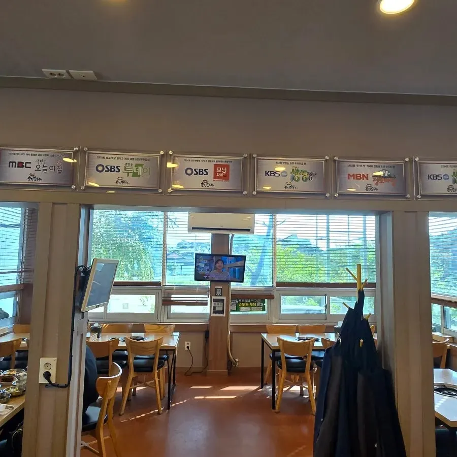 TV coverage materials hanging on the wall