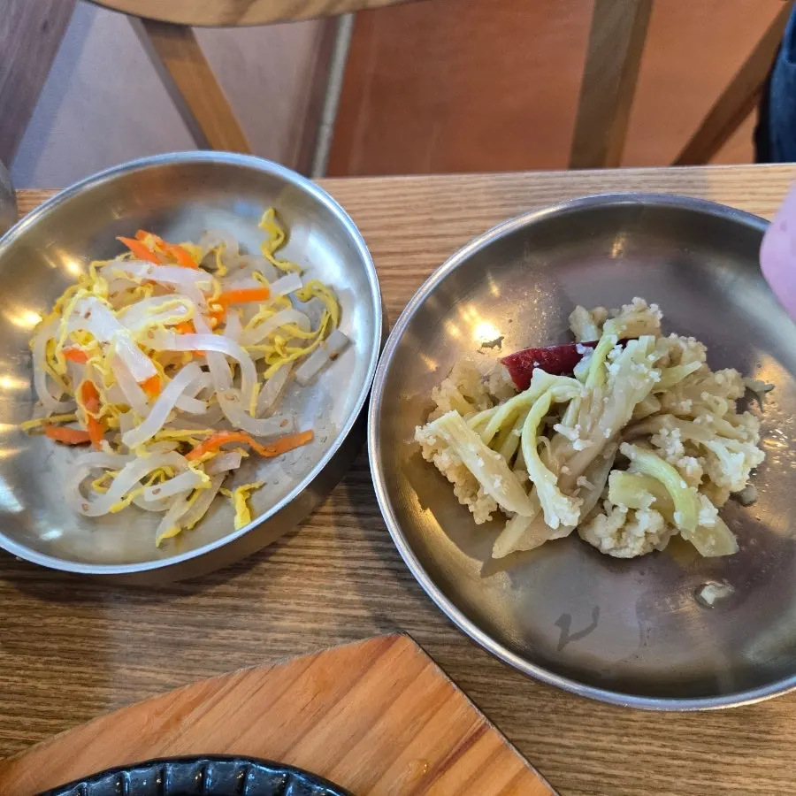 Chodang Myeongpum table for 3 fully laid out