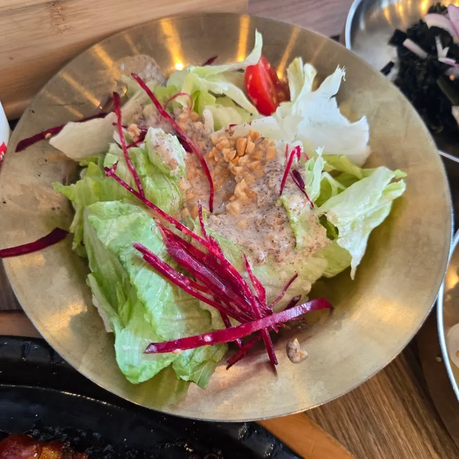 Side dishes served with the Myeongpum table