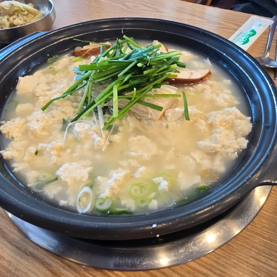 Pot of sundubu jjigae