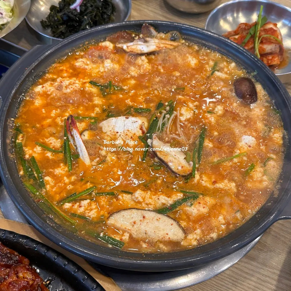 끓기 시작한 순두부 전골 냄비