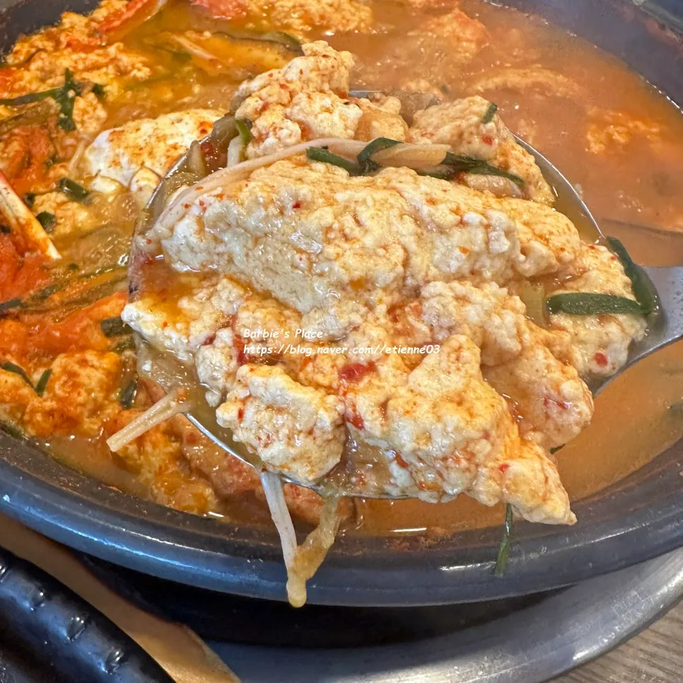 게가 들어간 얼큰한 순두부 전골 국물