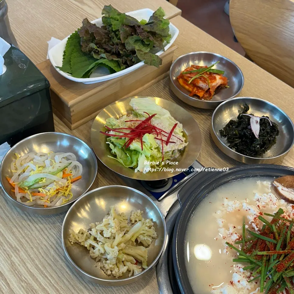정갈하게 차려진 밑반찬