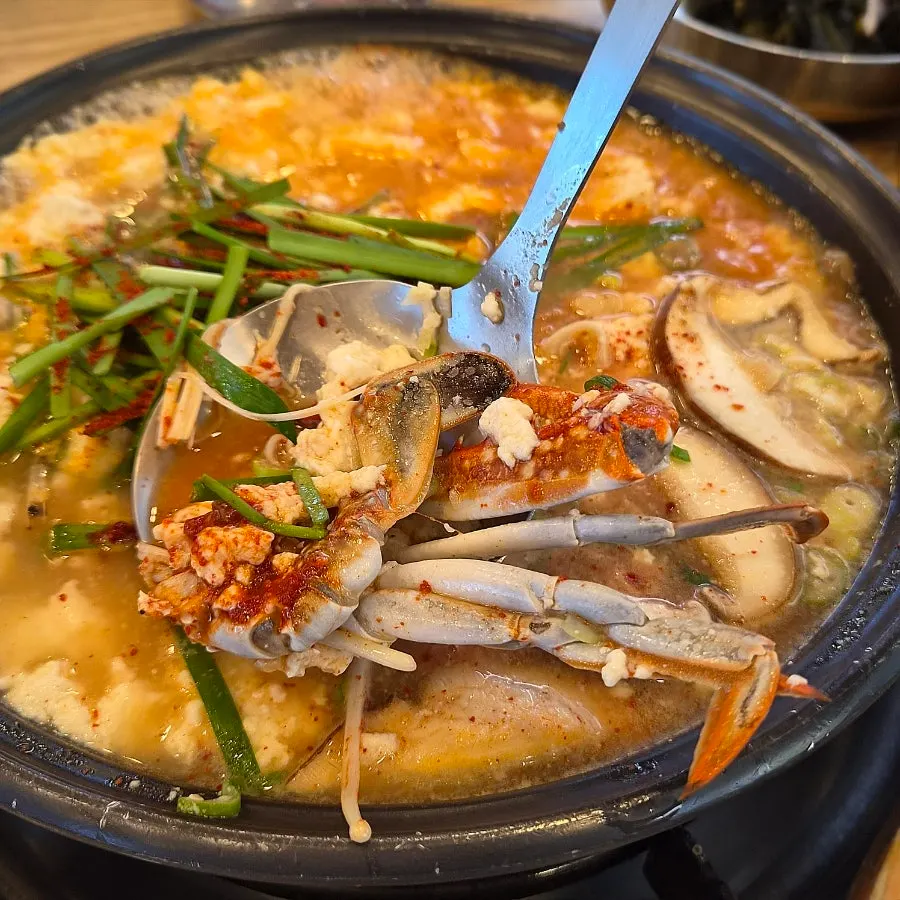 미역줄기볶음과 묵무침 반찬