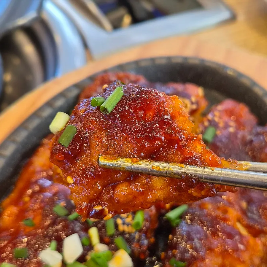 깨와 쪽파 올린 코다리 양념구이