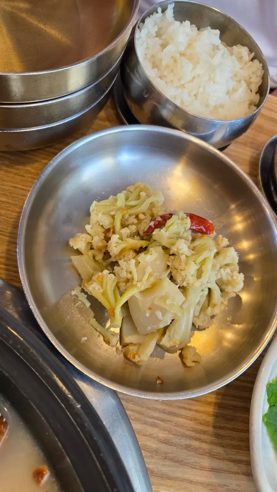 Chive salad and other accompanying side dishes