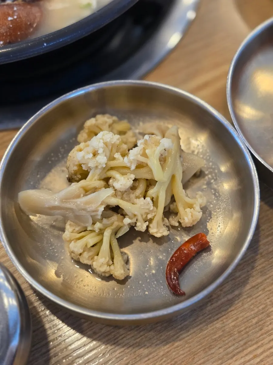 테이블을 꽉 채운 초당명품밥상 전체 상차림
