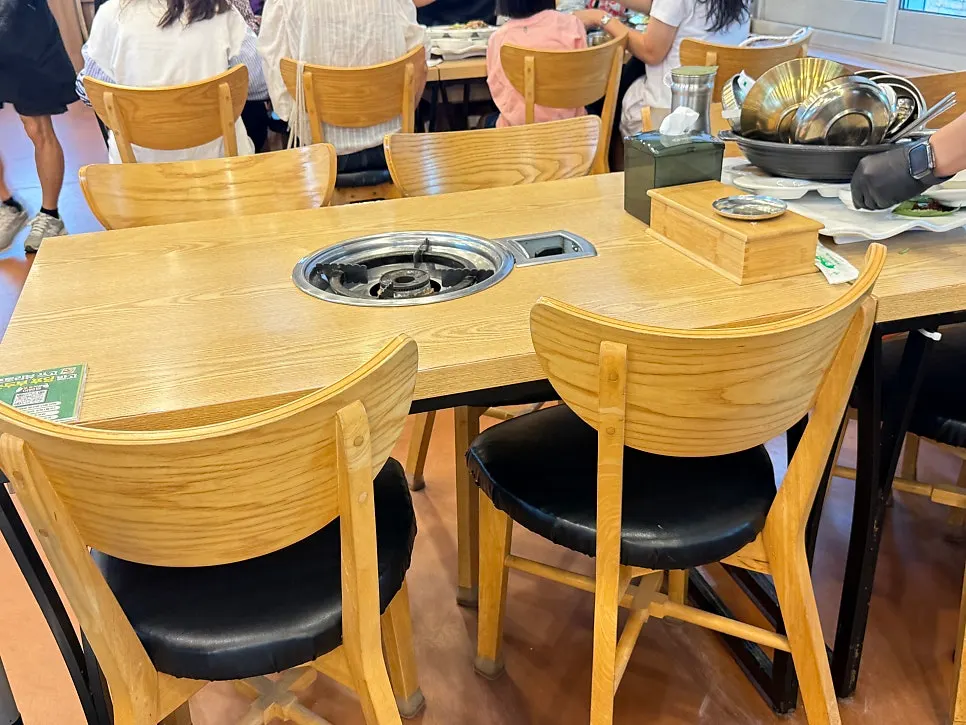 넓고 쾌적한 매장 내부