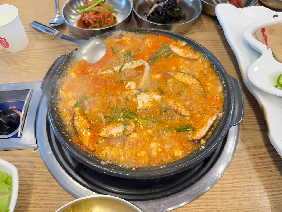 끓고 있는 초당 순두부전골