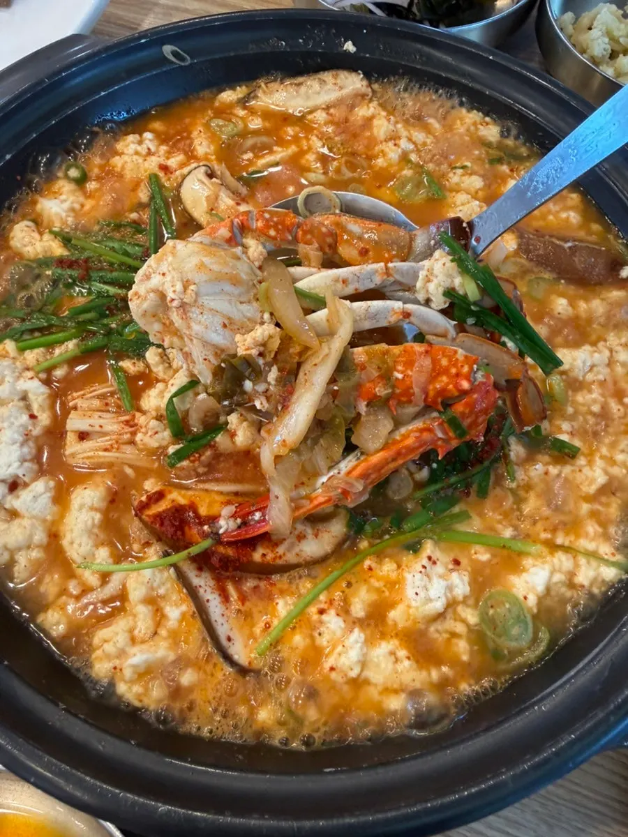 팽이버섯과 꽃게가 든 순두부