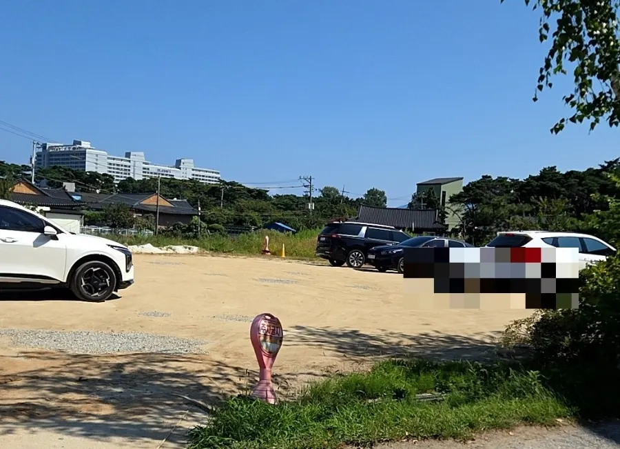 View of the building and surroundings at Jeong Eunsuk Chodang Sundubu