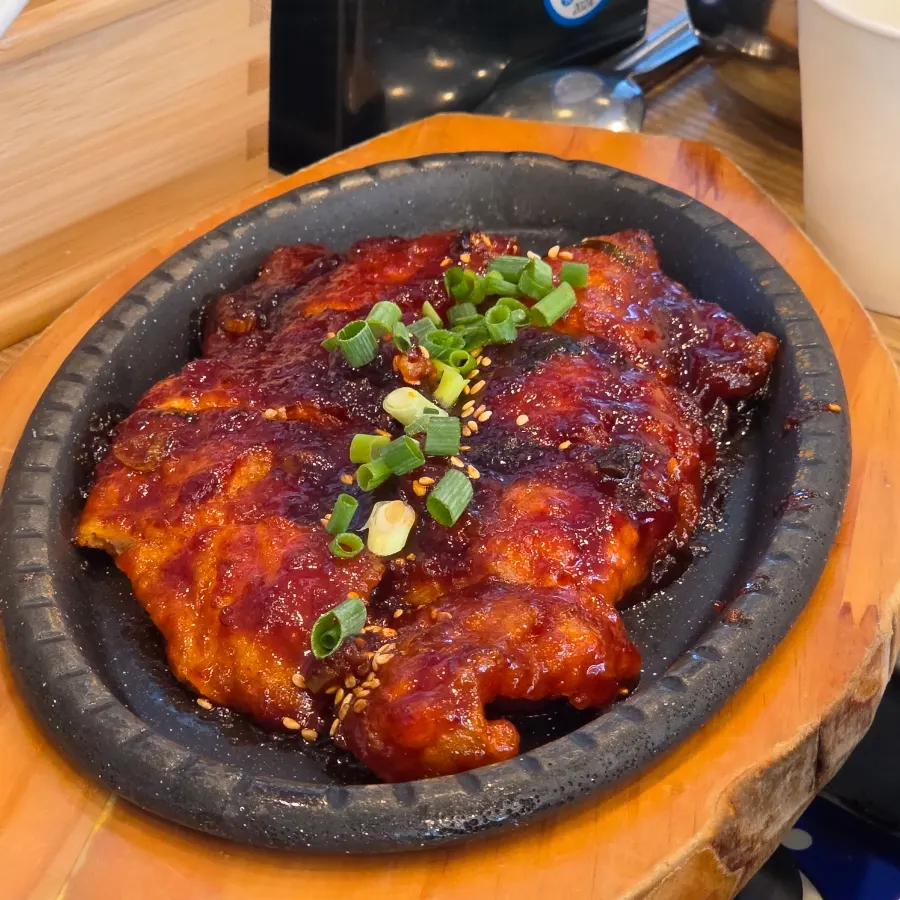 정갈하게 차려진 밑반찬들