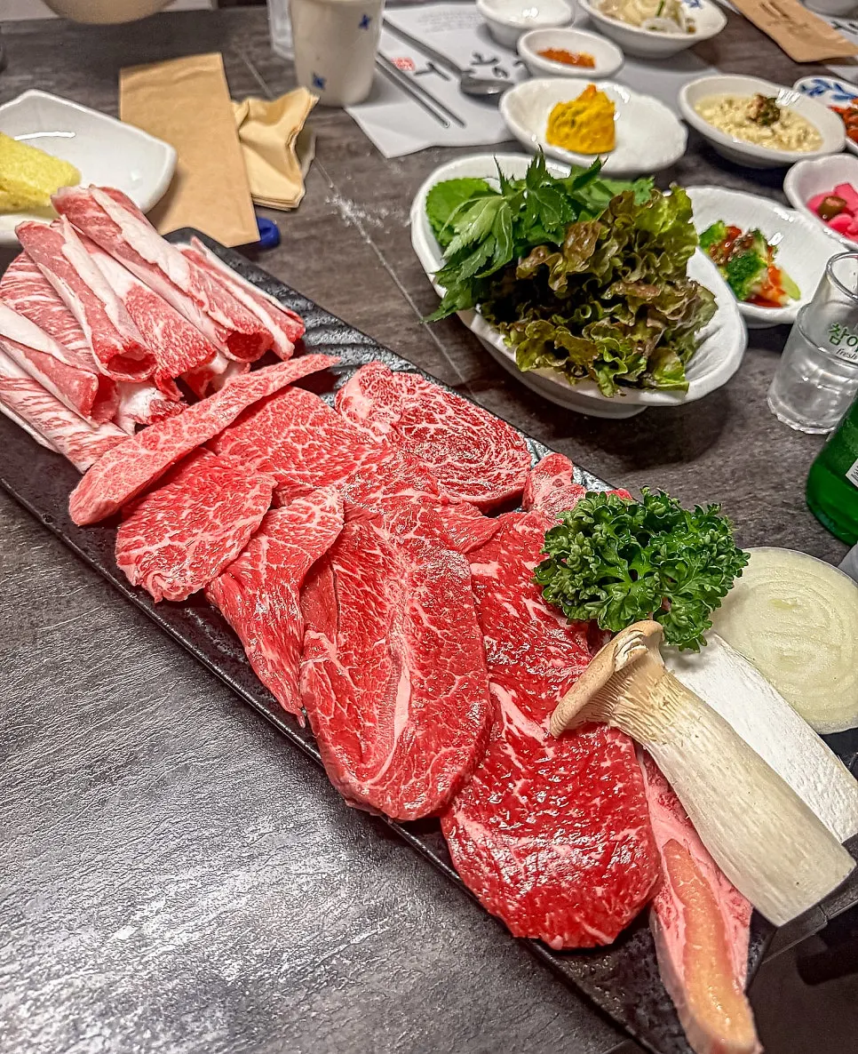 초당순두부가 포함된 초당우가 기본 반찬 상차림
