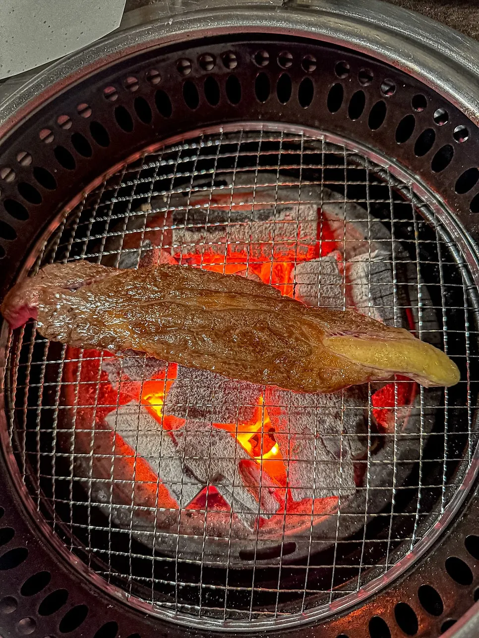 구워진 차돌박이와 치마살 접시