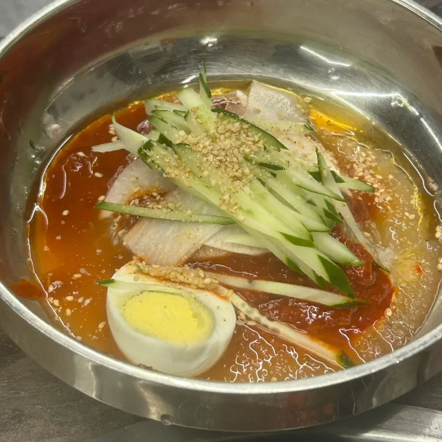 후식 비빔냉면 한 그릇