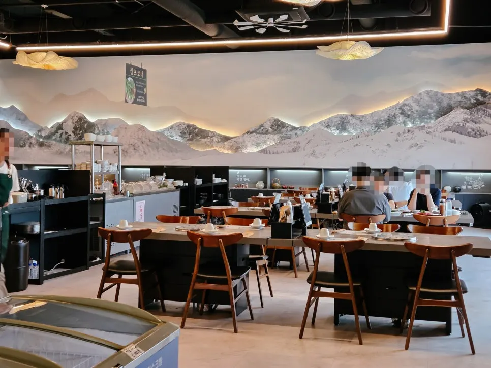 View of the spacious main dining hall at Chodang Uga