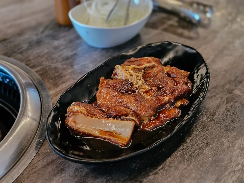 Plate of fruit-marinated pork galbi as served