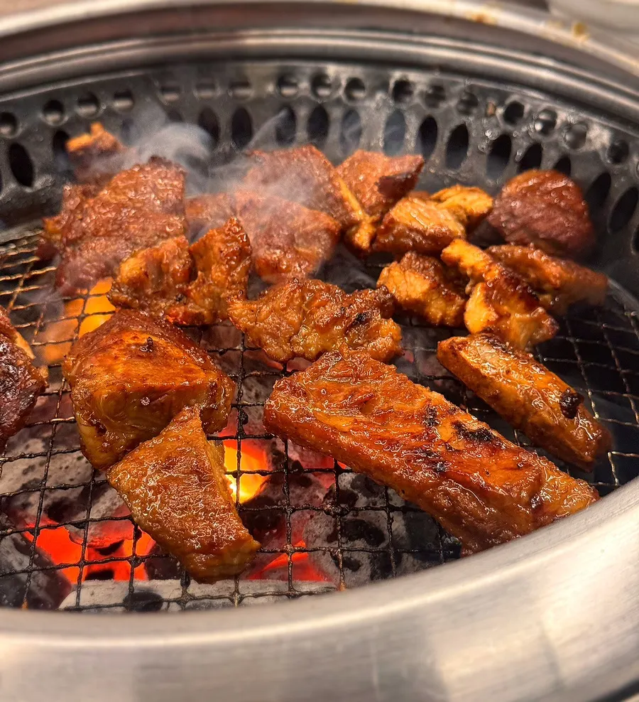 Fruit-marinated pork galbi fully cooked