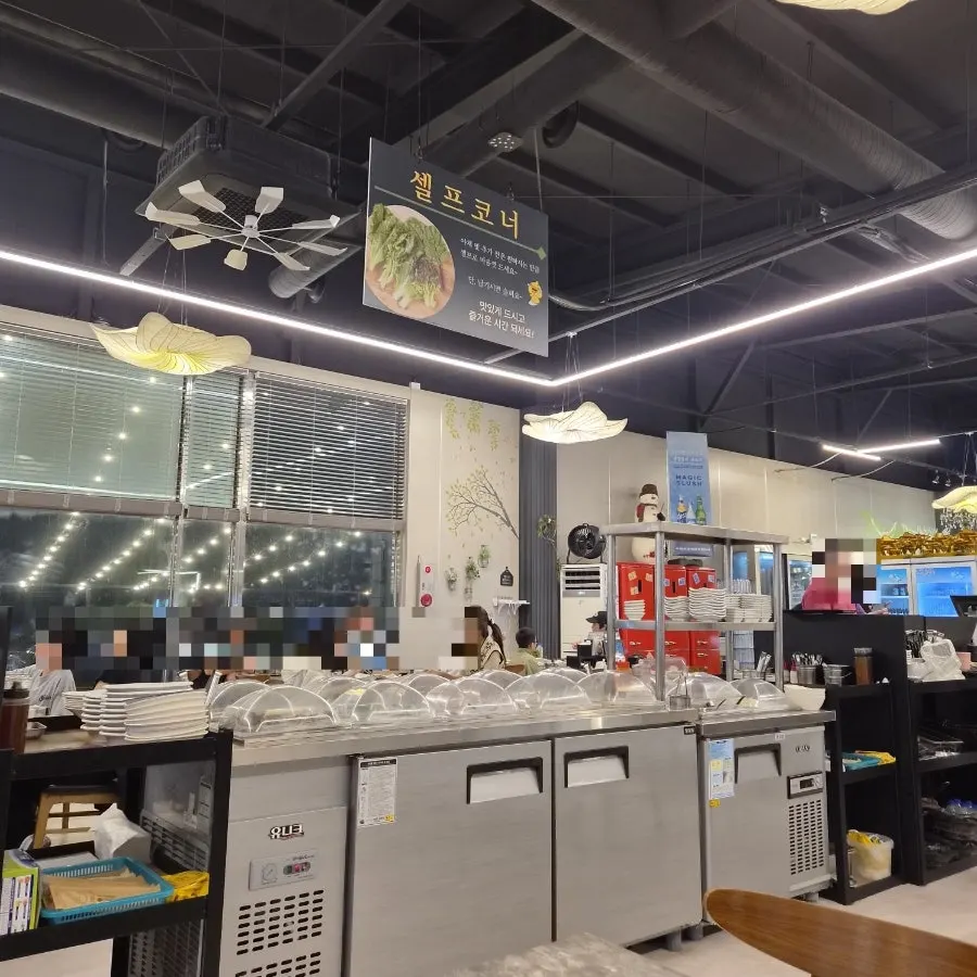 Spacious main hall of Chodang Uga with 6 private rooms