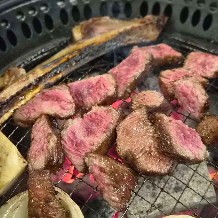 Flower rib meat separated along the pre-cut slits