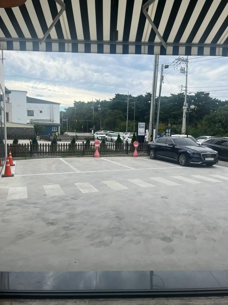 Parking space in front of Moana Burger