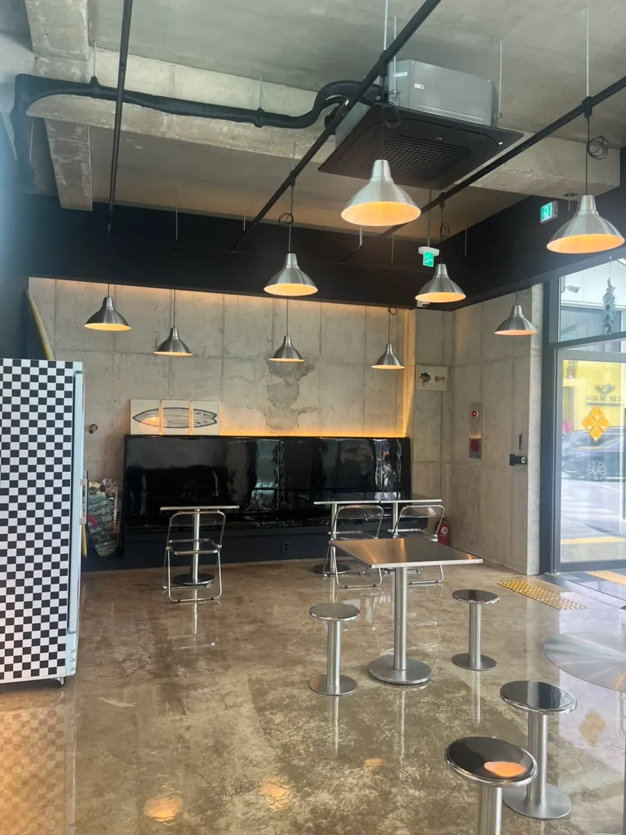 Hawaiian-themed interior of Moana Burger