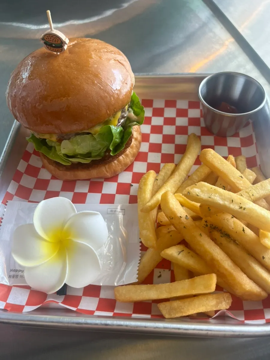 Cross-section of the Moana Burger bun and patty