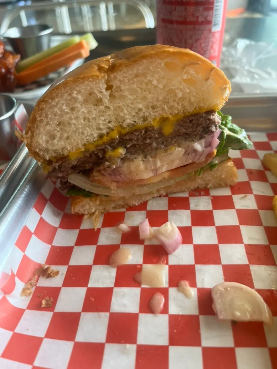 Moana Burger with fresh vegetables