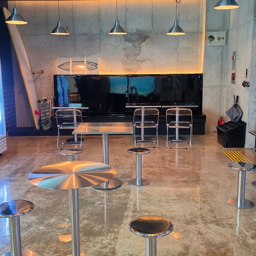 Seating layout with 4-tops and a standing table