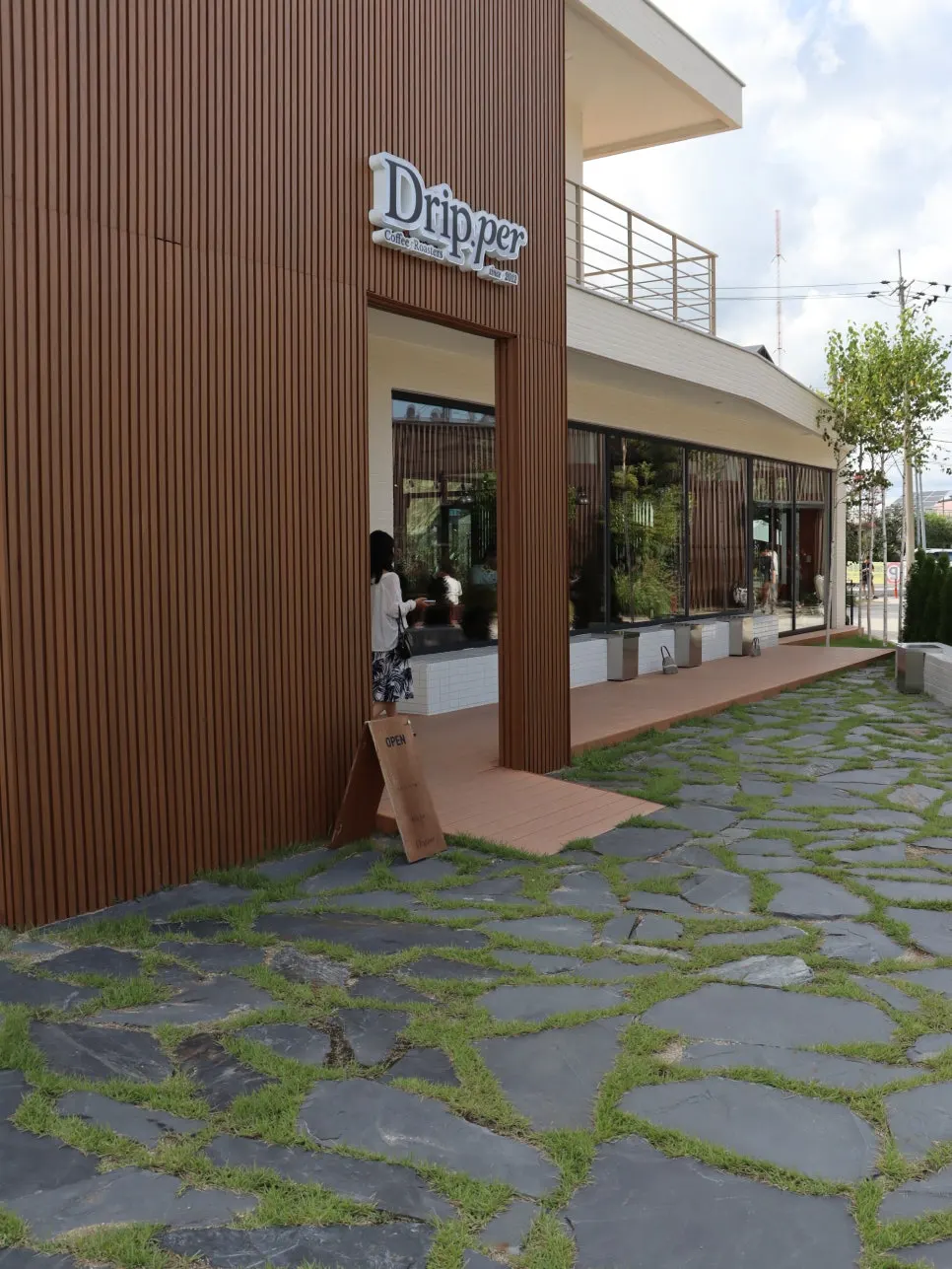 Coffee Dripper entrance and sign on Nanseolheon-ro