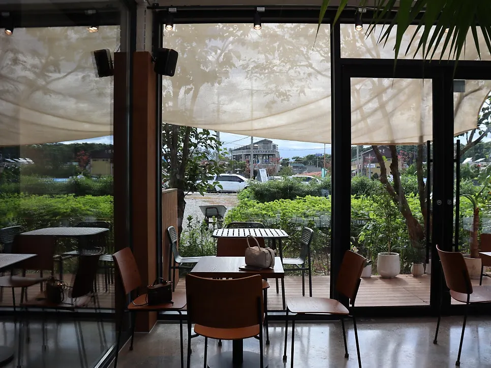 Coffee Dripper's group seating area