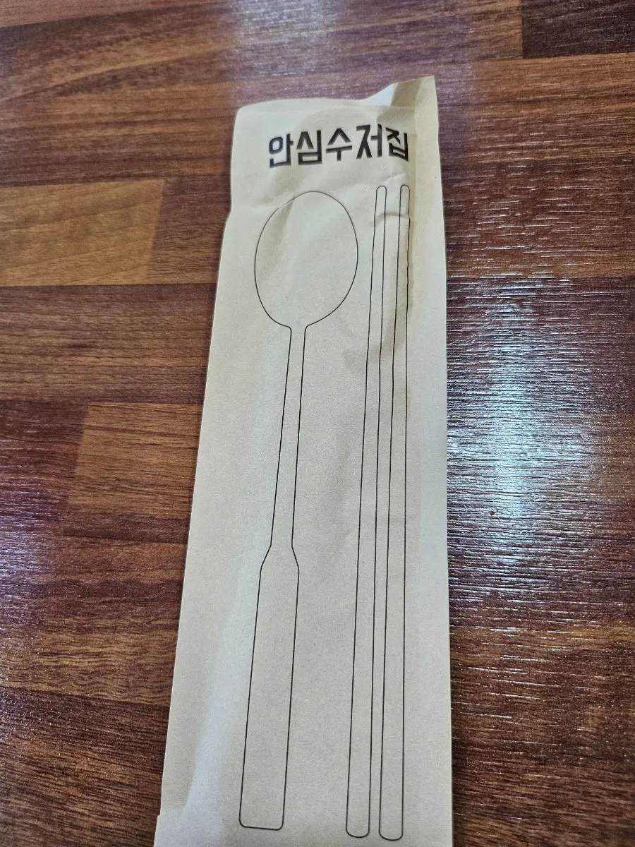 식당 벽면의 꼬막 안내문