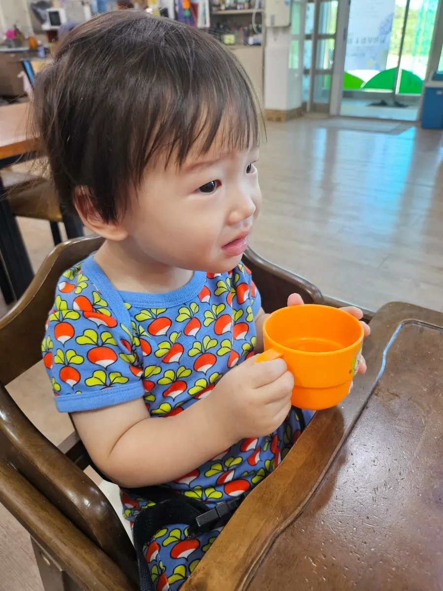 식당에서 나온 밑반찬 구성