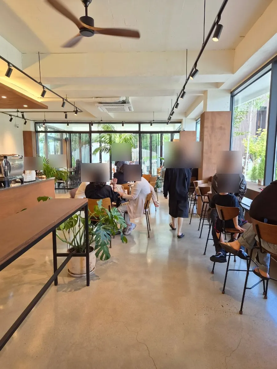 커피드립퍼 굿즈 코너 세로 컷