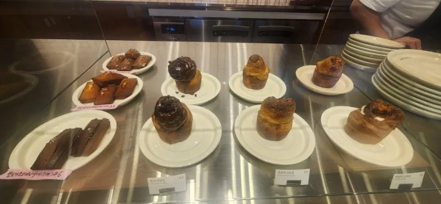 Photo explaining the chocolate cone latte served in a cone