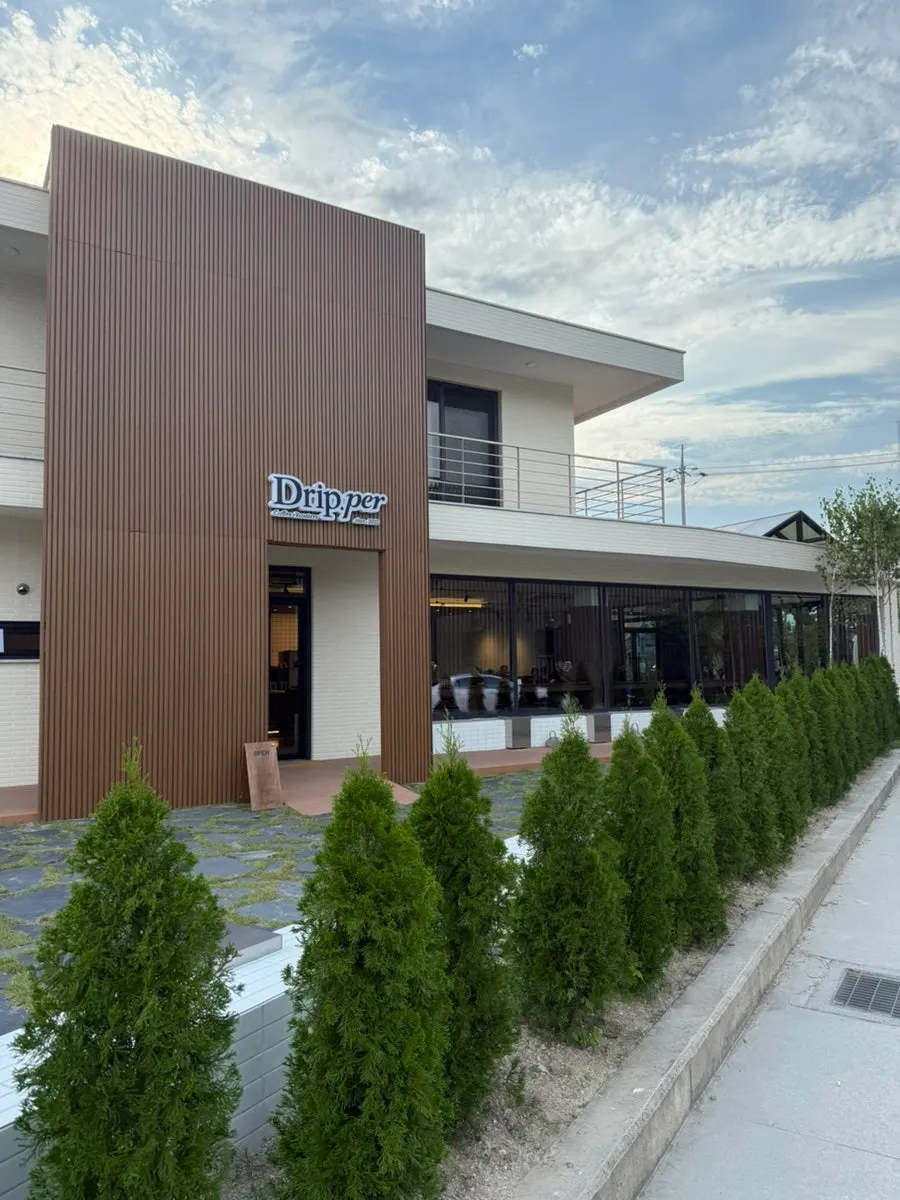Entrance and landscaping at Coffee Dripper café