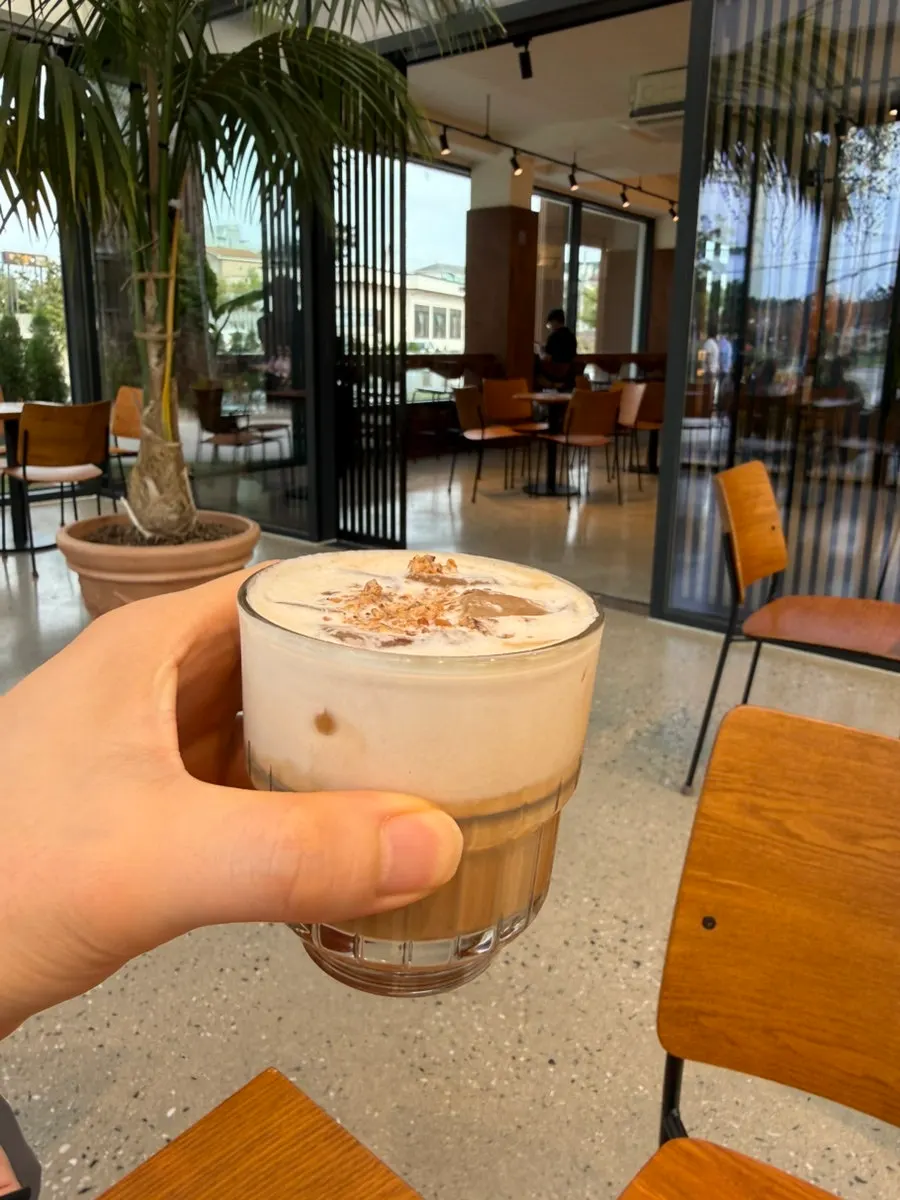 A cup of hand-drip coffee made from the master's recommended beans