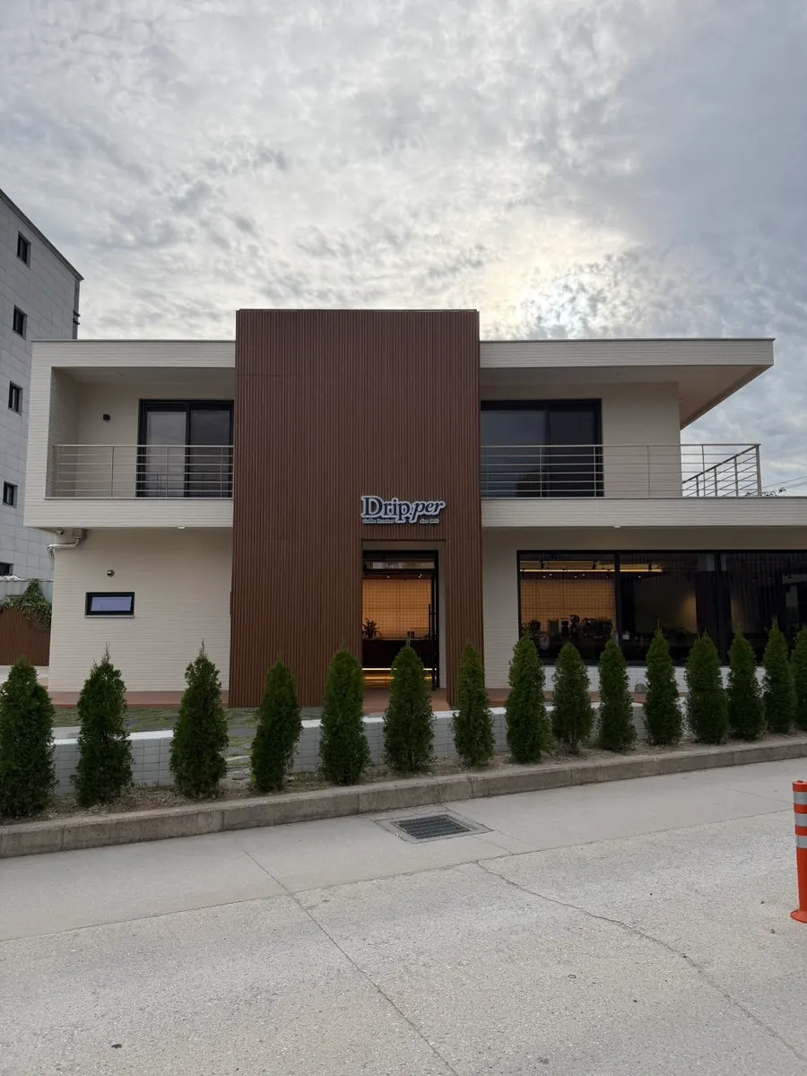 Exterior of Coffee Dripper, across from Toetmaru