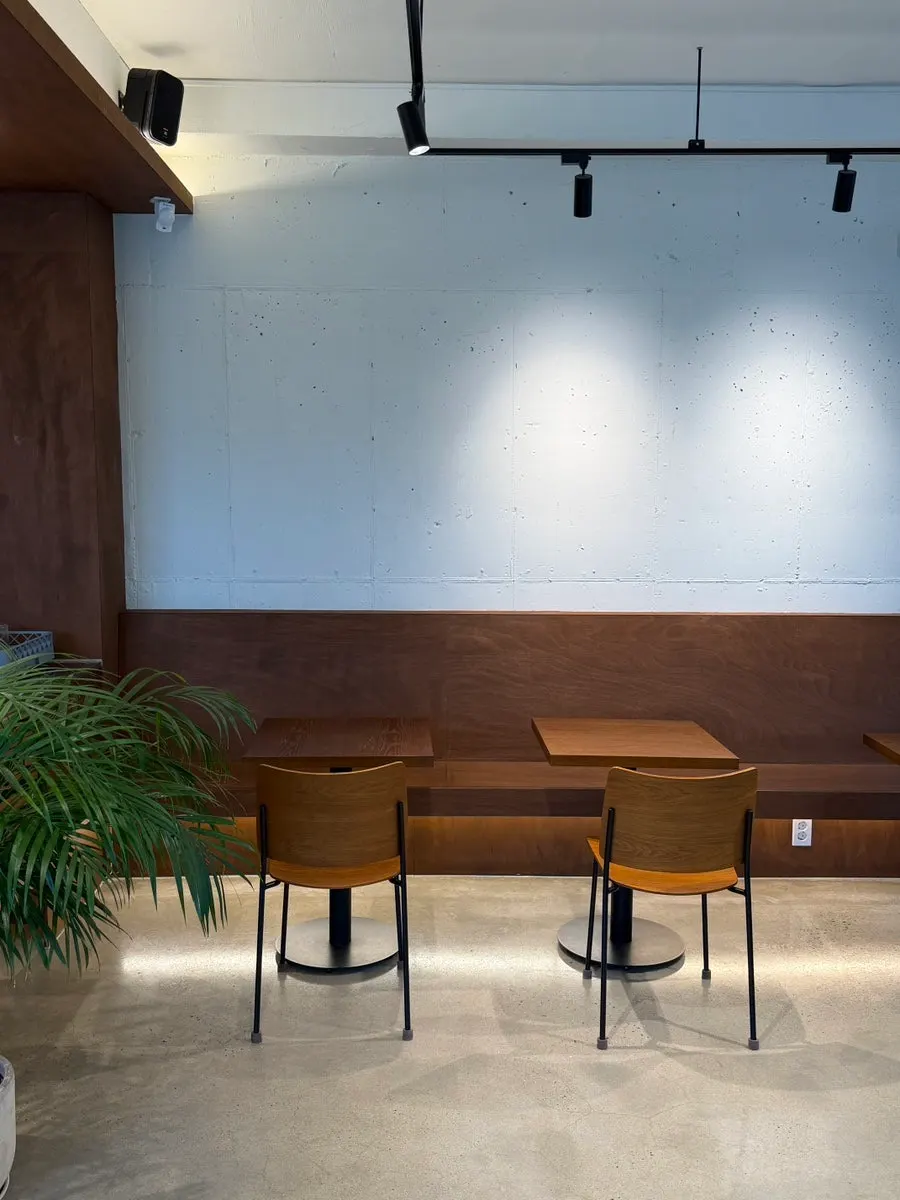 Interior of Coffee Dripper with wood-tone decor