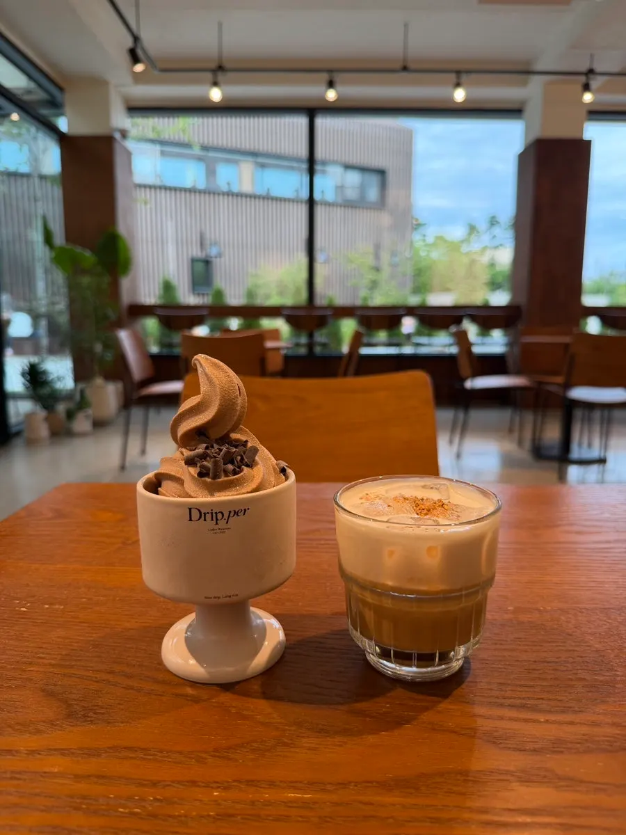 Ordered coffee ice cream and dripper latte