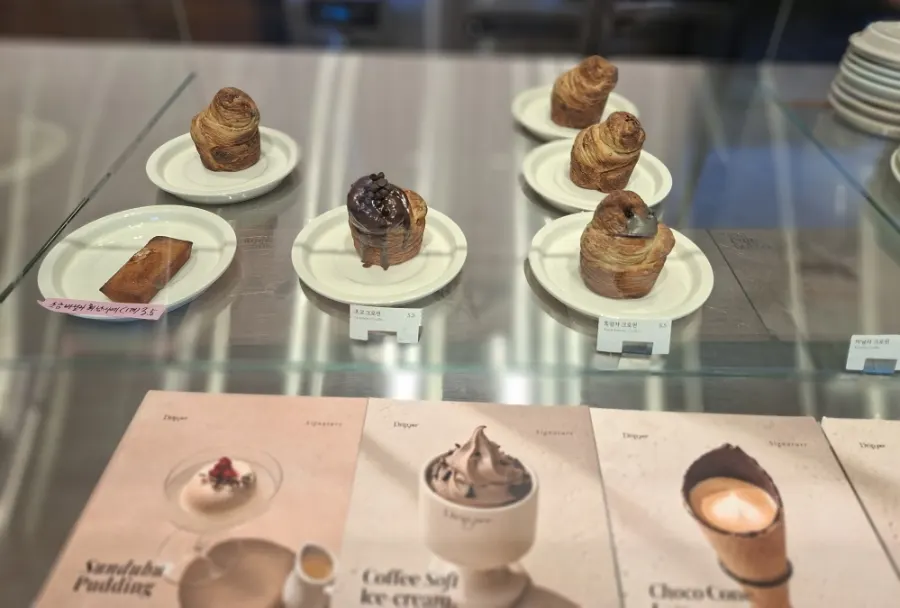 Cone chocolate latte and cone affogato
