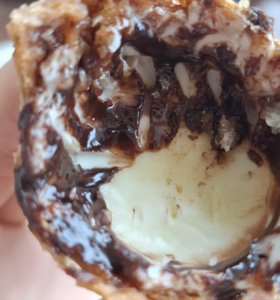 Cone with dark and white chocolate
