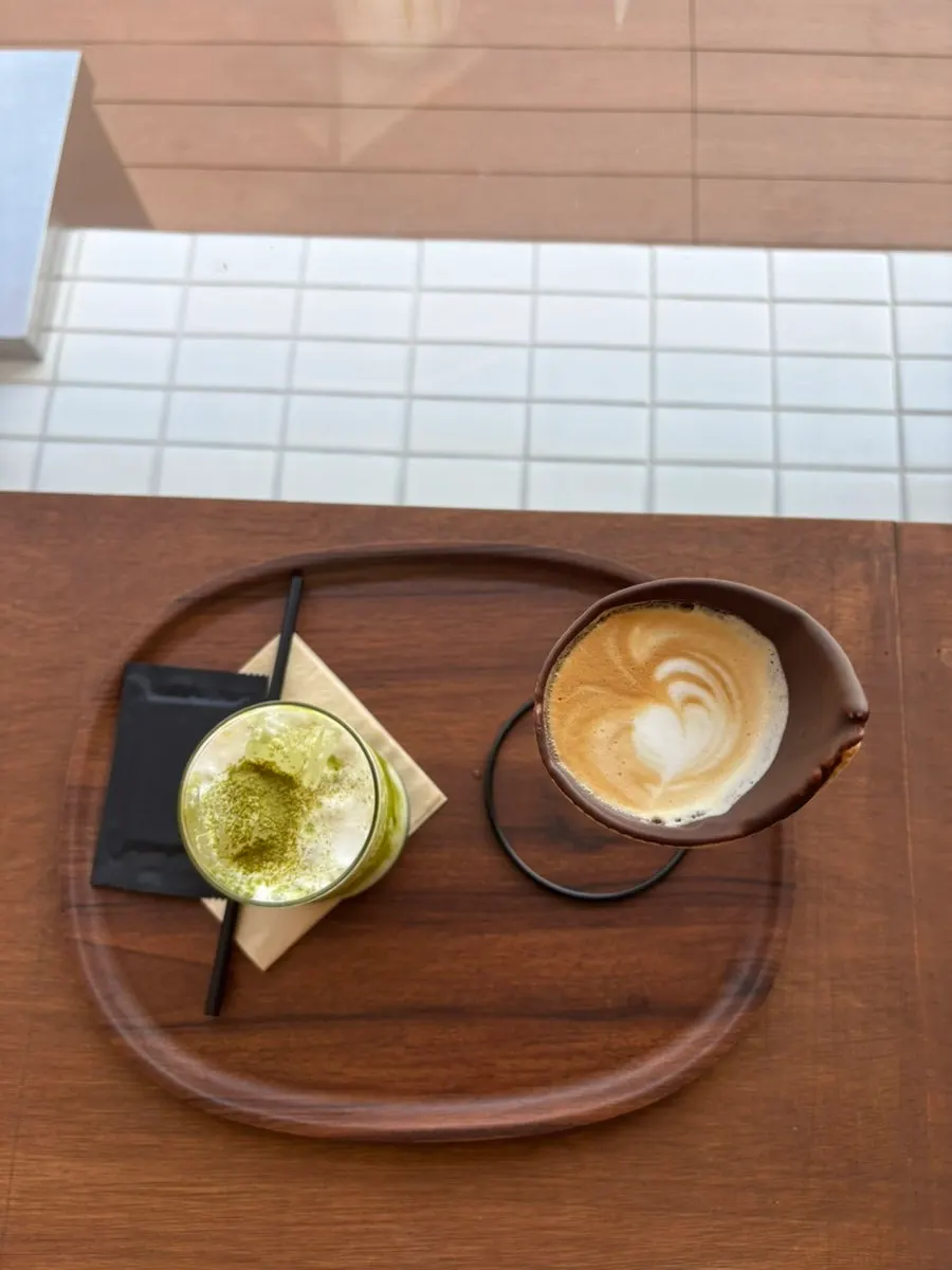 Drinks placed at a window seat, café atmosphere