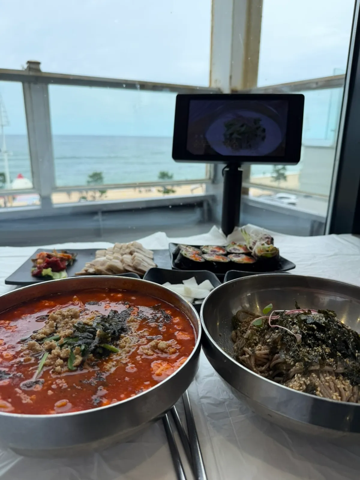 Visit to Gossi's Donghae Makguksu in front of Gangmun Beach, Gangneung